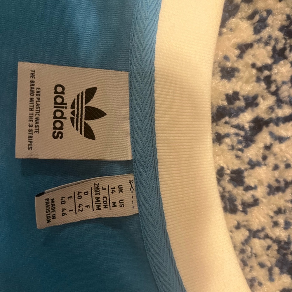 Adidas 3 stripes crop tee 💎💎💎 - Picture 2 of 3